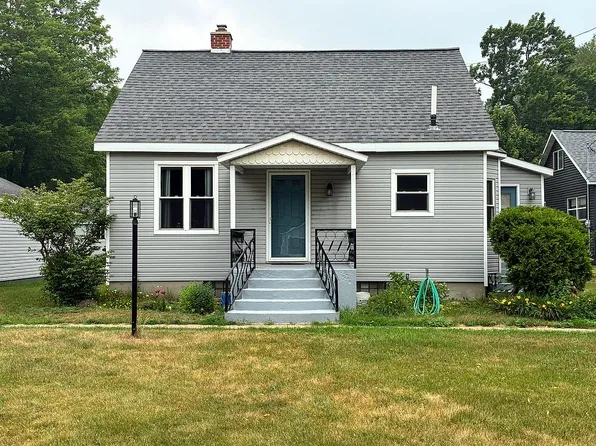 47 Midway Dr, Negaunee, MI 49866