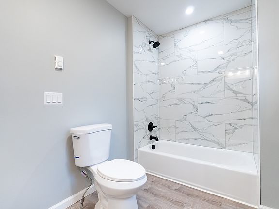 4th image of 220 Walsh Ave APT 2