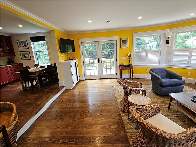 209 Coggeshall Ave — Photo 13