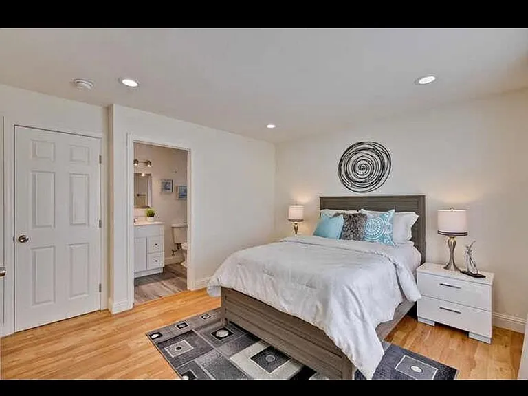 376 N 20th St — Photo 11
