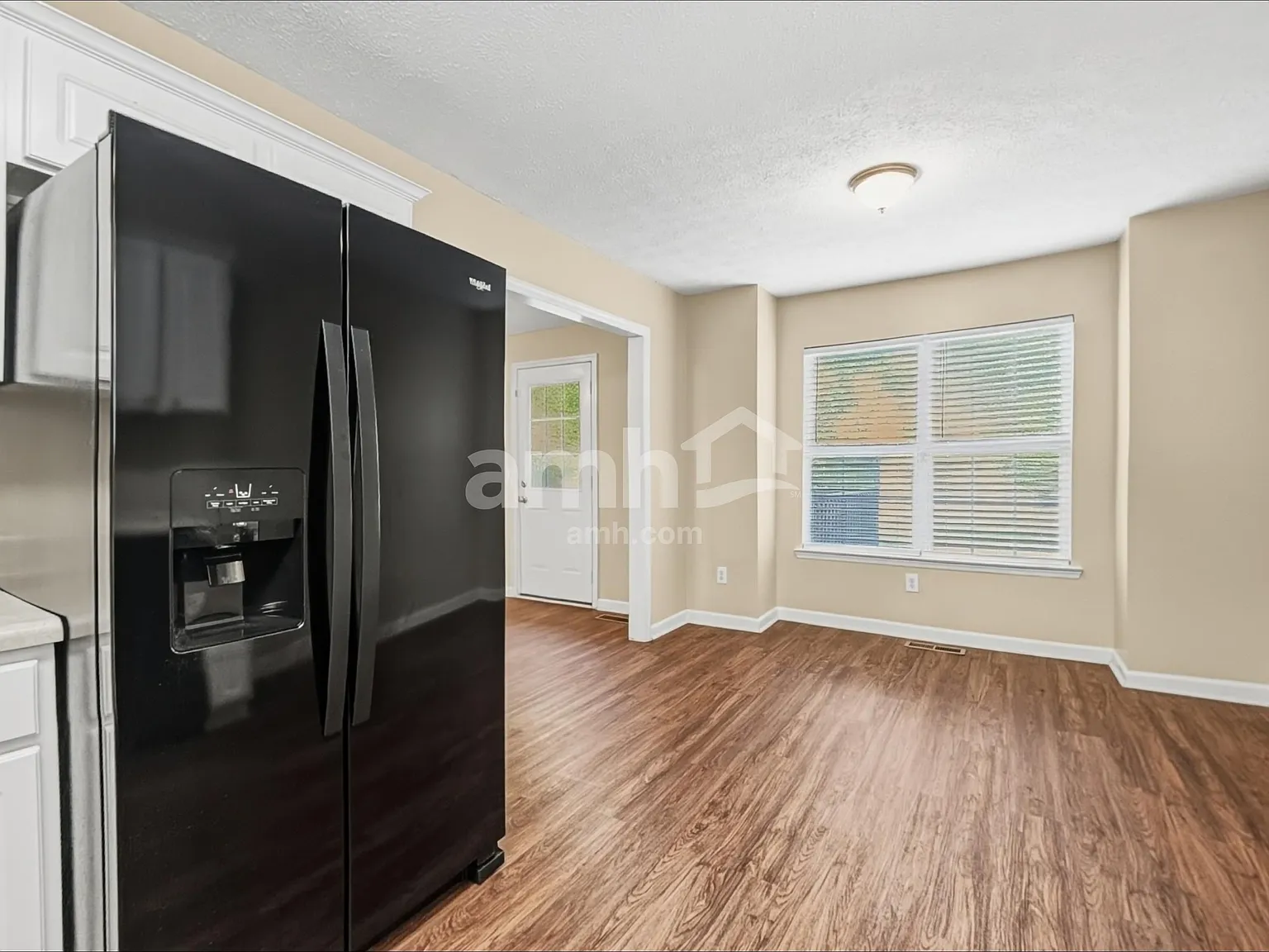 3 bed, 2.0 bath, 1650 sqft, $2,155 — Photo 3