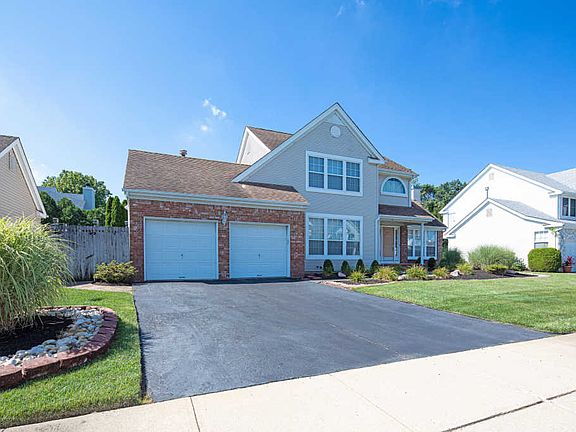 4th image of 86 Nicole Dr