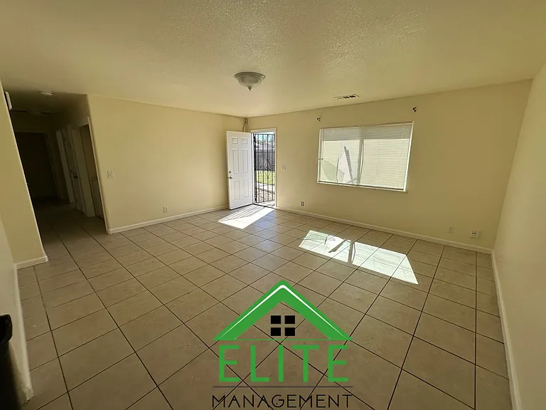 8023 Montgomery Dr — Photo 7