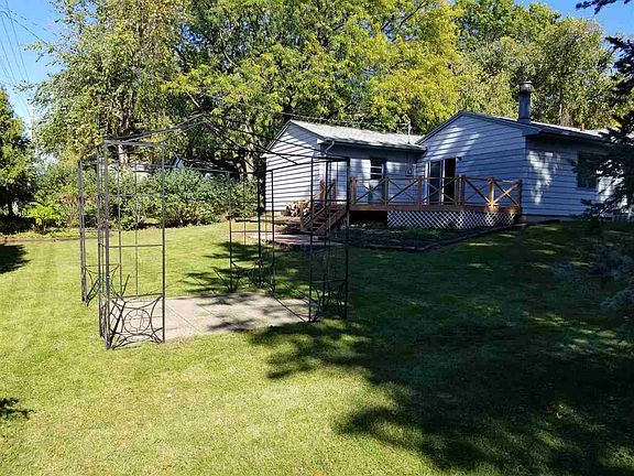 2nd image of 3225 Carlton Dr