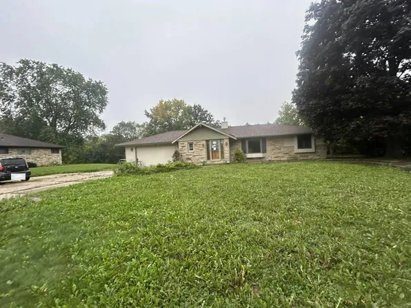 4781 S 35th St, Greenfield, WI 53221