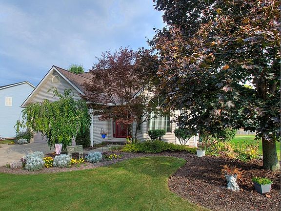 3rd image of 2325 Meadowood Blvd