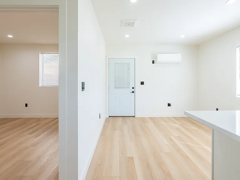11009 Reseda Blvd — Photo 17