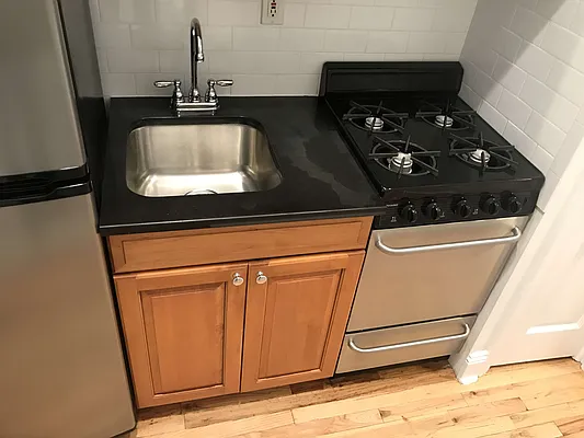 Rented by Metropolis Real Estate of Manhattan | media 10