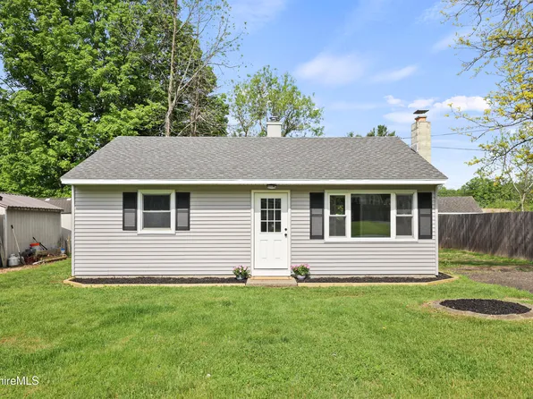 53 Tabar Ave, Lee, MA 01238