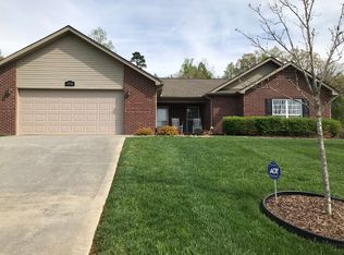 2930 Country Meadows Ln, Maryville, TN 37803