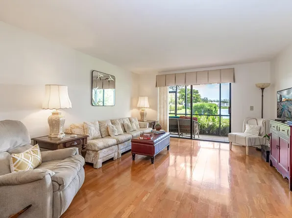 140 Lake Nancy Ln APT 113, Royal Palm Beach, FL 33411