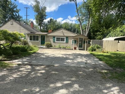 29810 W Twelve Mile Rd, Farmington Hills, MI, 48334