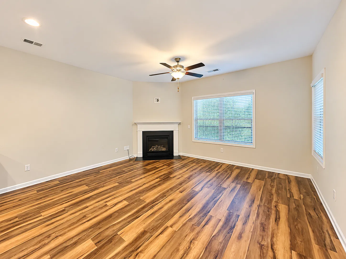 3 bed, 2.5 bath, 1662 sqft, $1,850 — Photo 4
