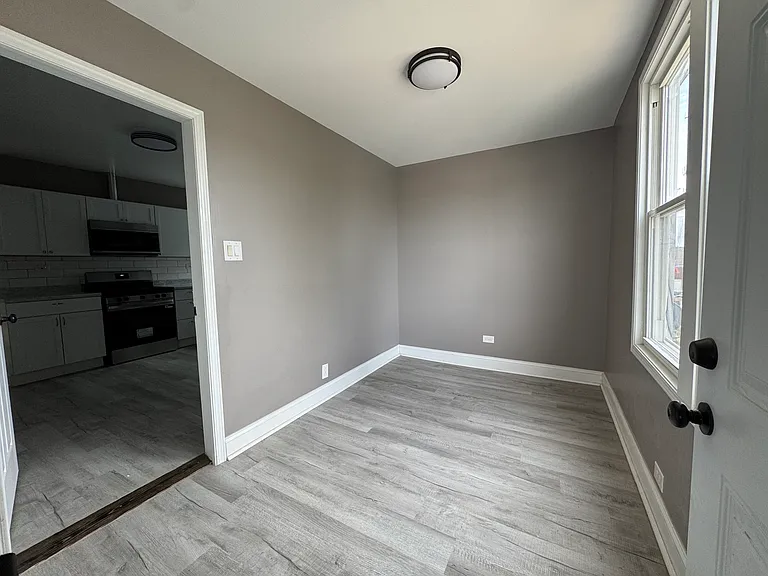 2822 N Mulligan Ave #2 — Photo 7