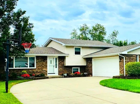 954 Chippewa Dr, Crown Point, IN 46307
