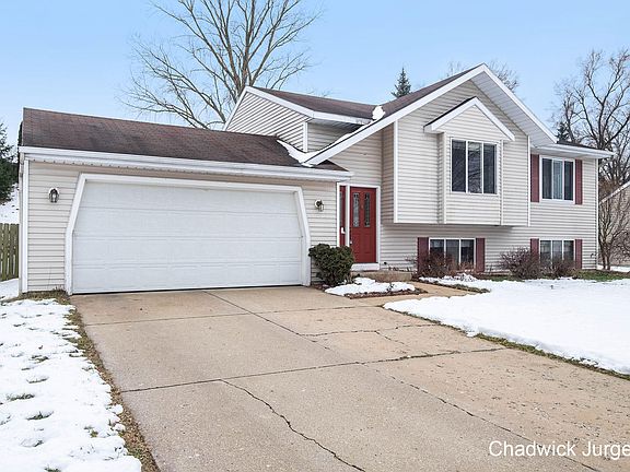 3rd image of 1482 Gunnink Dr SE