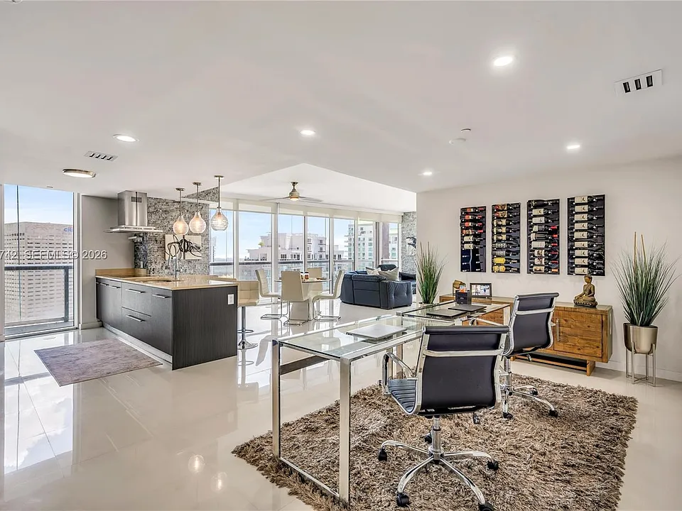 495 Brickell Ave #3702
