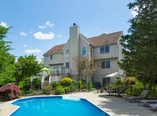 21 Hunters Ridge Dr, Pennington, NJ 08534