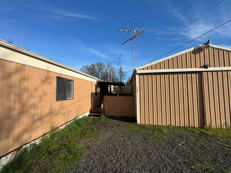91 NE Darrell Ave — Photo 2