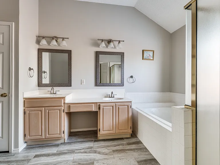 2608 Glenridge Dr — Photo 6