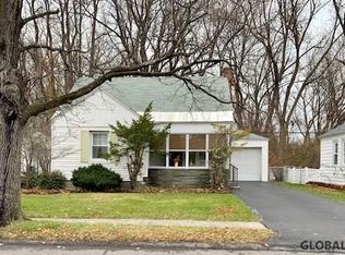 7 Crescent Dr, Albany, NY