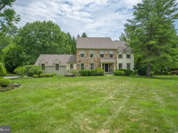 202 Hedgemere Dr, Devon, PA 19333