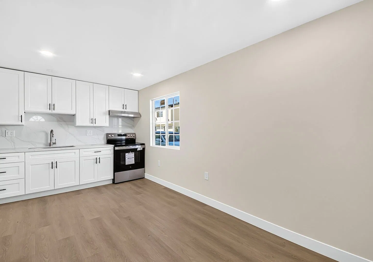 994 El Camino Dr — Photo 2