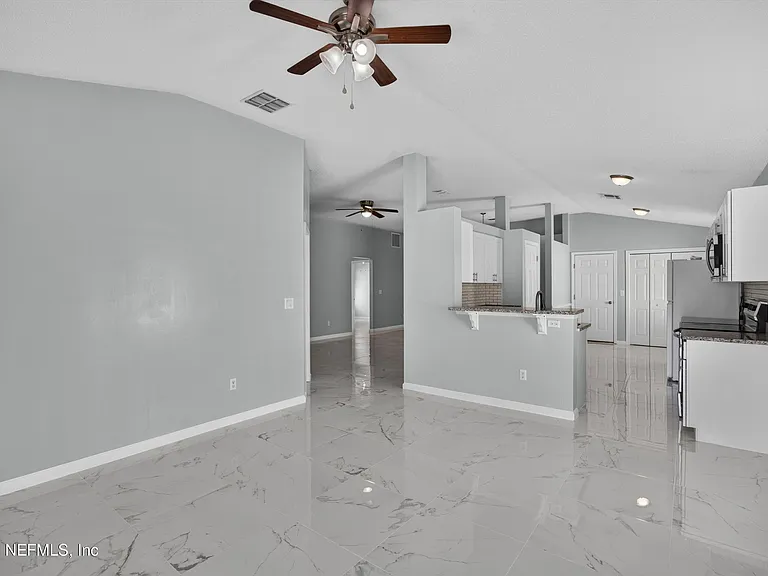 490 Hillside Dr — Photo 13