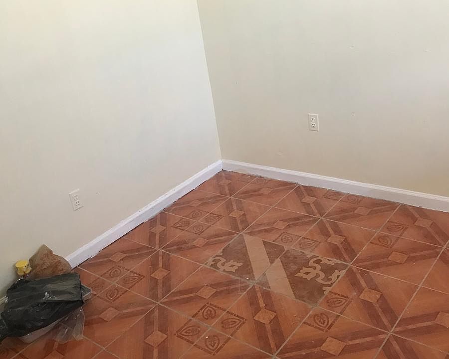 2nd image of 914 E 81st St