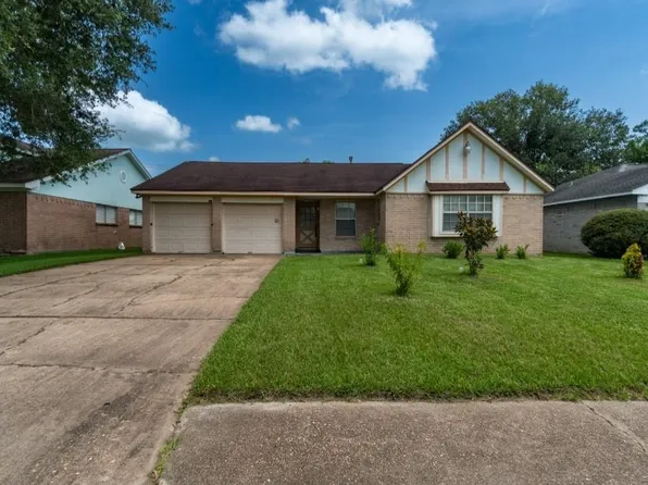 1209 Clover Dr, Angleton, TX 77515