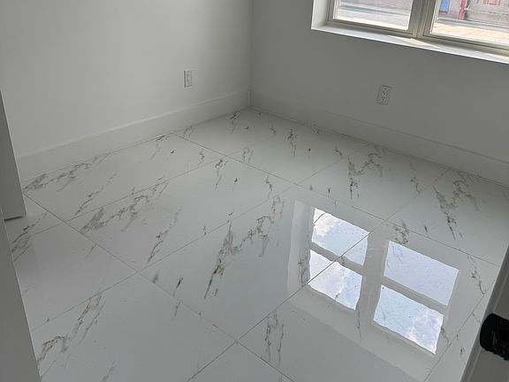 3rd image of 13912 95th Ave #2