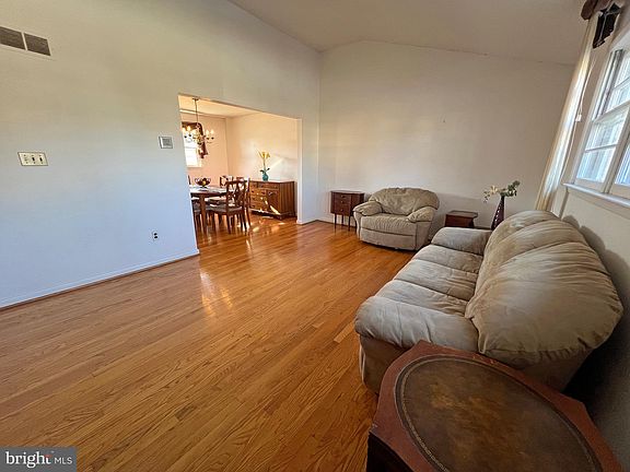 4th image of 2210 Carlton Ln