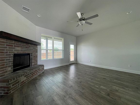 5th image of 420 Paloma St