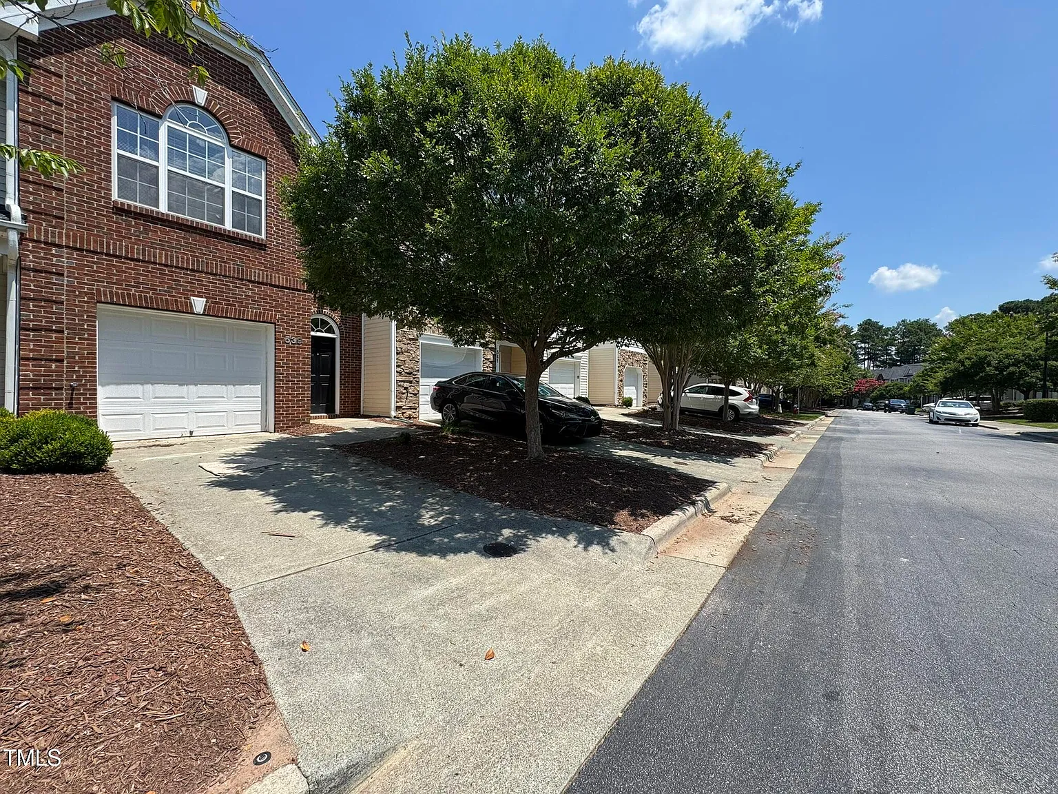 2 bed, 2.5 bath, 1525 sqft, $1,850 — Photo 2
