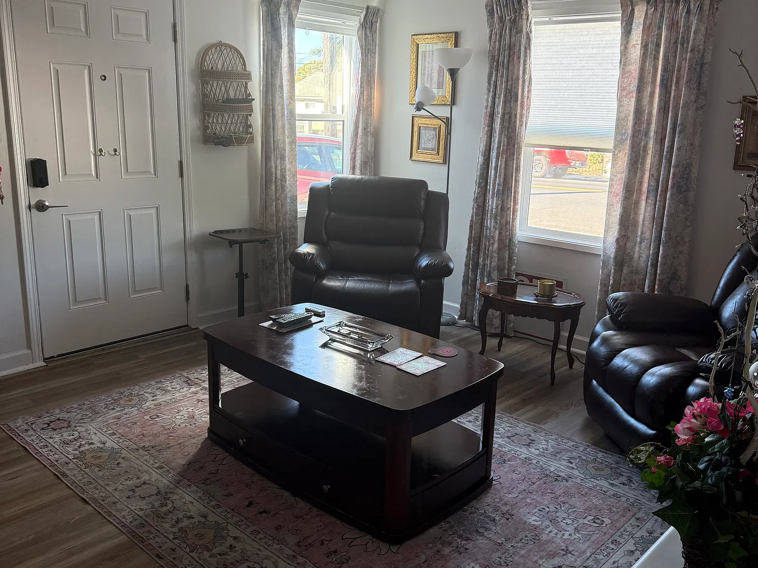 4 bed, 1374 sqft, $3,800 — Photo 3