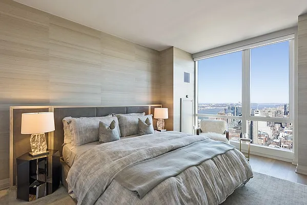 Sold by Silk Realty Group LLC | media 9