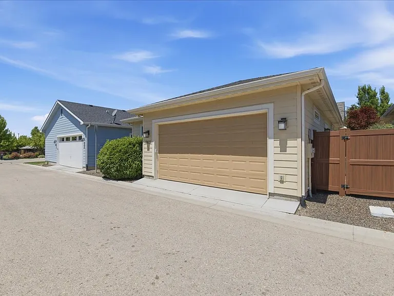 1415 E Summerheights Dr — Photo 34