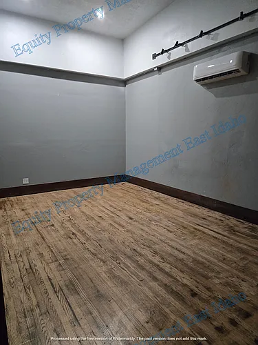 123 N Main St Photo 1