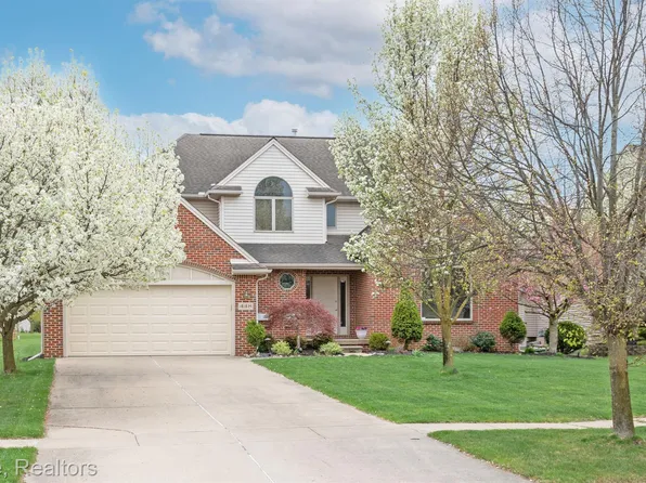 448 Marblewood Ln, Saline, MI 48176