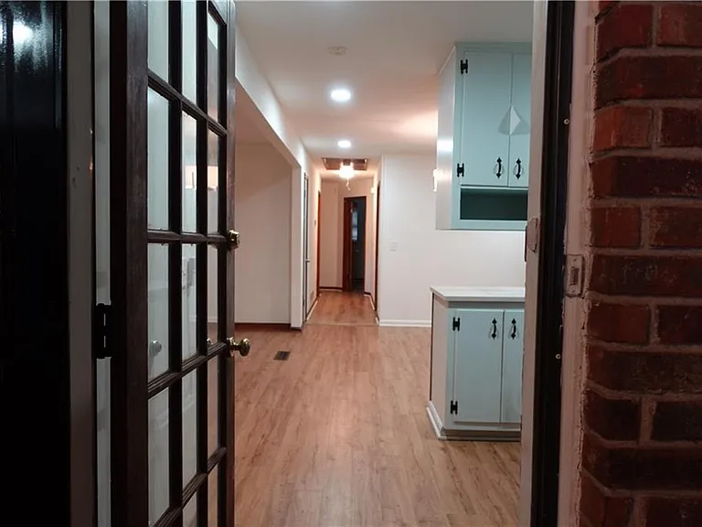 186 Zelma St SW — Photo 3