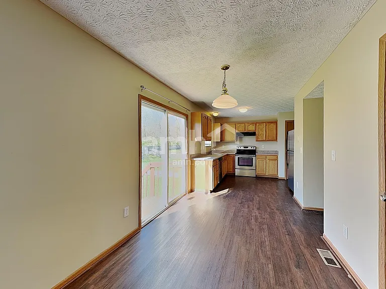 8245 Crete Ln — Photo 4