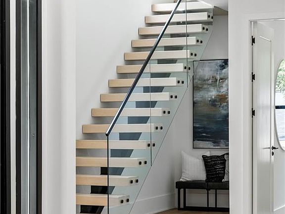 3rd image of 605 Hunnicutt Rd SE