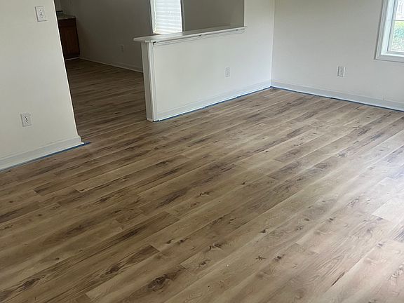 5th image of 511 S Shamrock Ave
