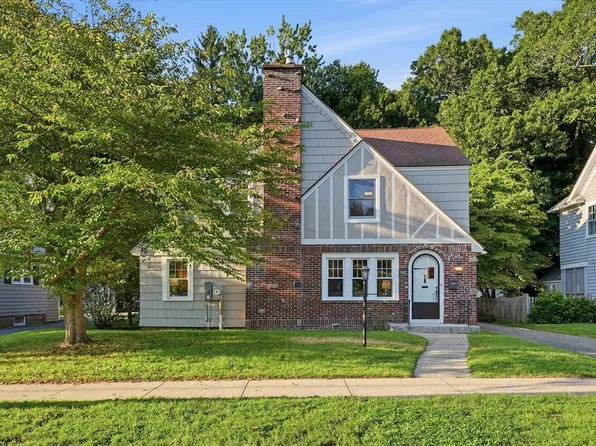 130 Westmoreland Ave, Longmeadow, MA 01106
