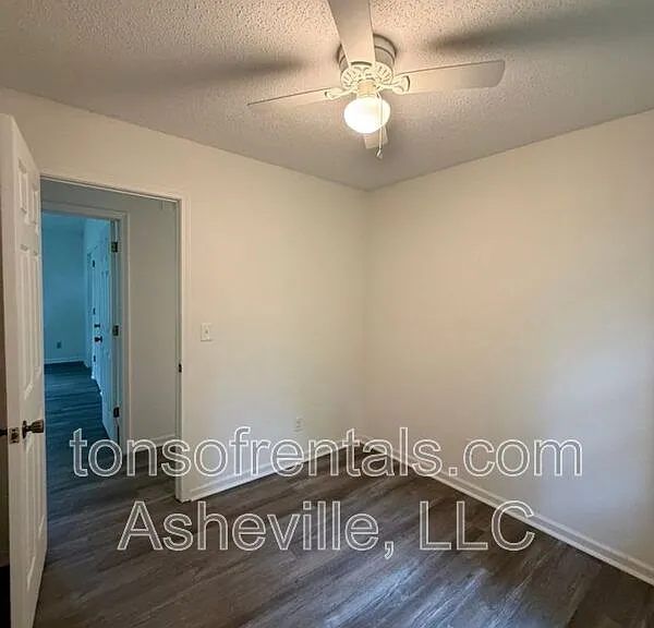 327 Winding Way Ln — Photo 9
