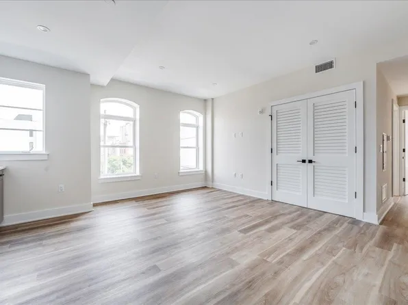 237 Washington Street image 5 of 34