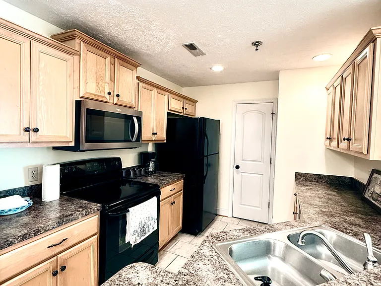103 Capital St #101 — Photo 4