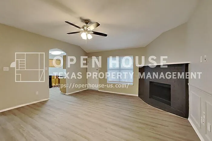 3 bed, 2.0 bath, 1460 sqft, $2,100 — Photo 4