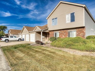 7070 Newport Dr APT 203, Woodridge, IL, 60517