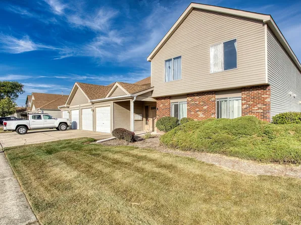 7070 Newport Dr APT 203, Woodridge, IL 60517